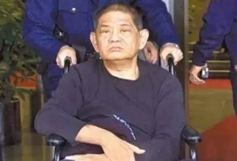 亿,花20亿泡妞,凄惨离世后还给儿子留下巨额债务_黄任中_因为_黄少谷