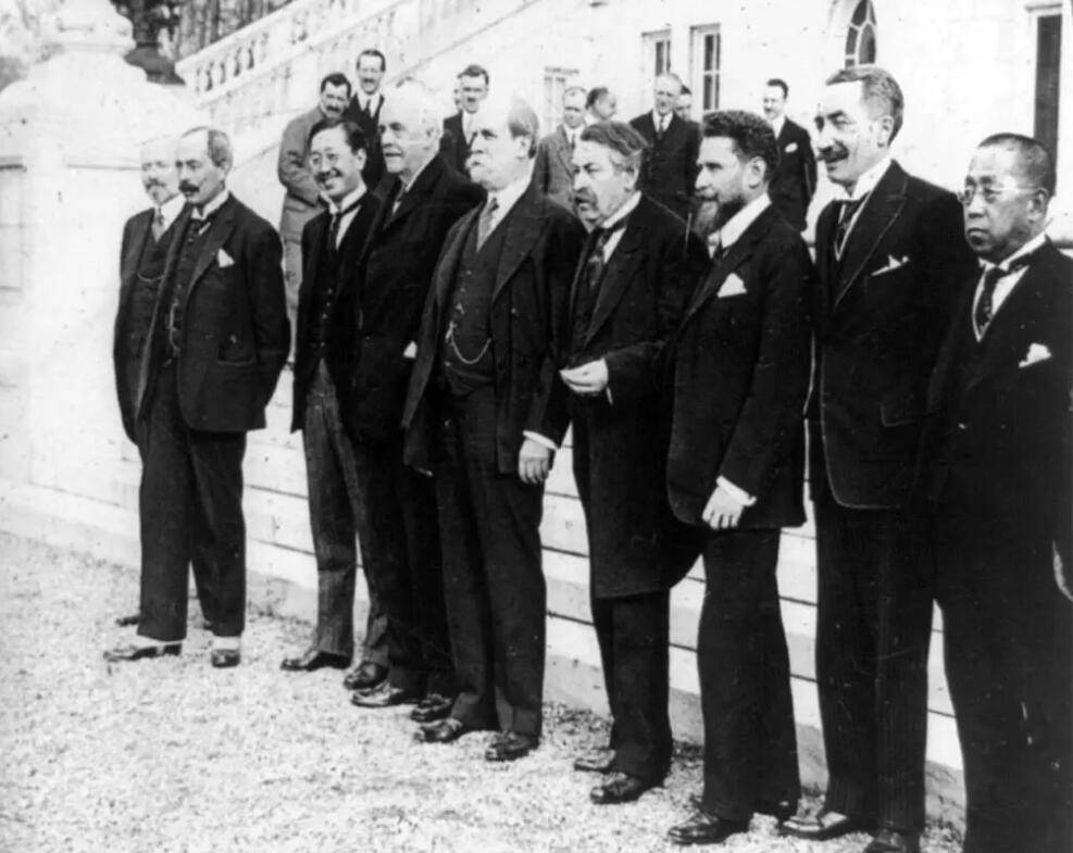 华盛顿会议先后达成了《四国条约》,《五国海军协定》,《九国公约》