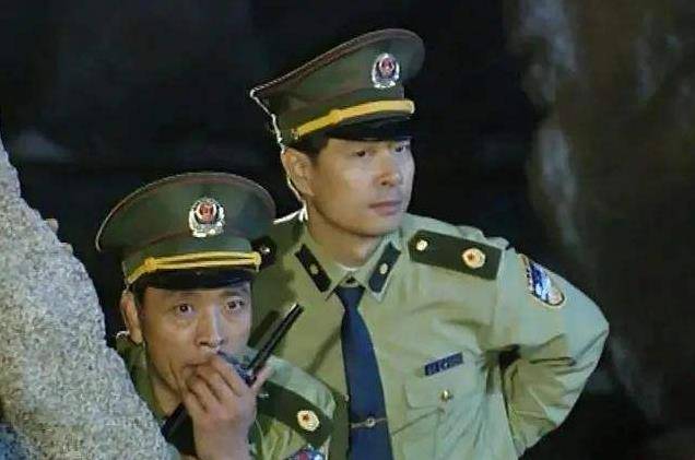 公安皮夹克警服图片