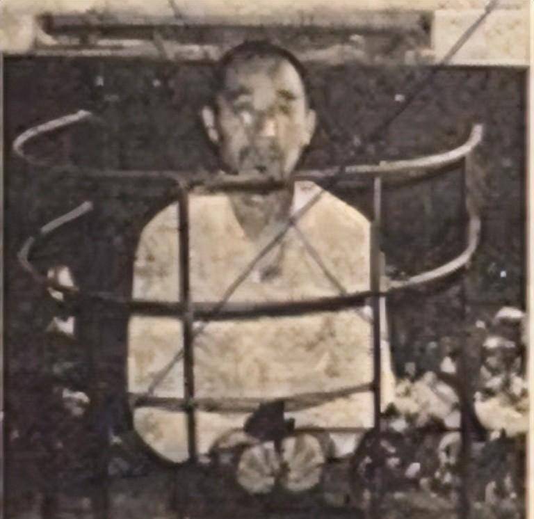 他是湖南湘潭人,自称学富五车,17岁当上首富,还妄想称帝