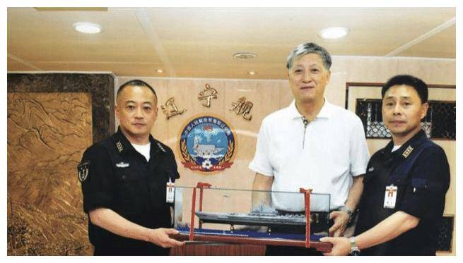 贺龙之子拖人购买航母,香港商人徐增平挺身而出,却因此破产