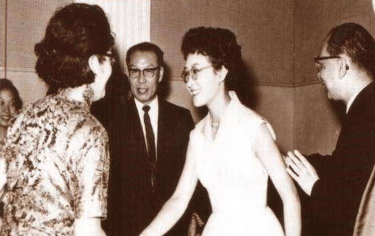 顾圣婴:19岁获金奖,30岁与母亲,弟弟一同自杀,葬礼上尸骨无存