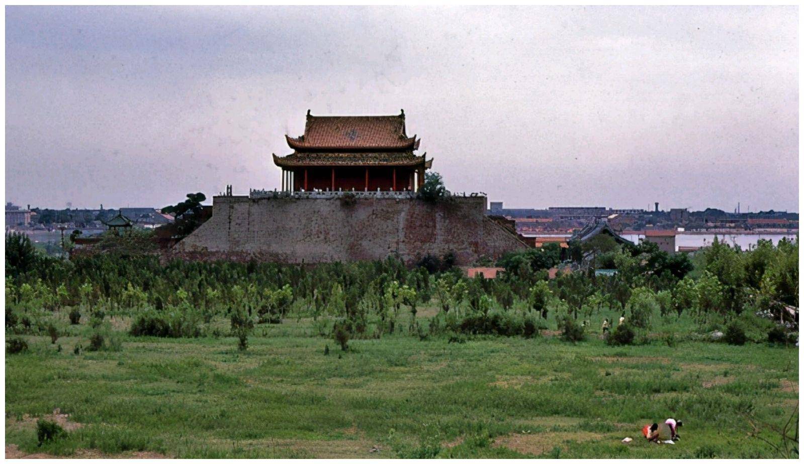河南老照片:1988年开封街头景象,历史情景,看下经典不?