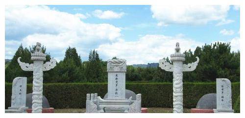 2006年婉容衣冠冢被发现,只有一张照片陪葬,尸骨至今都没有找到