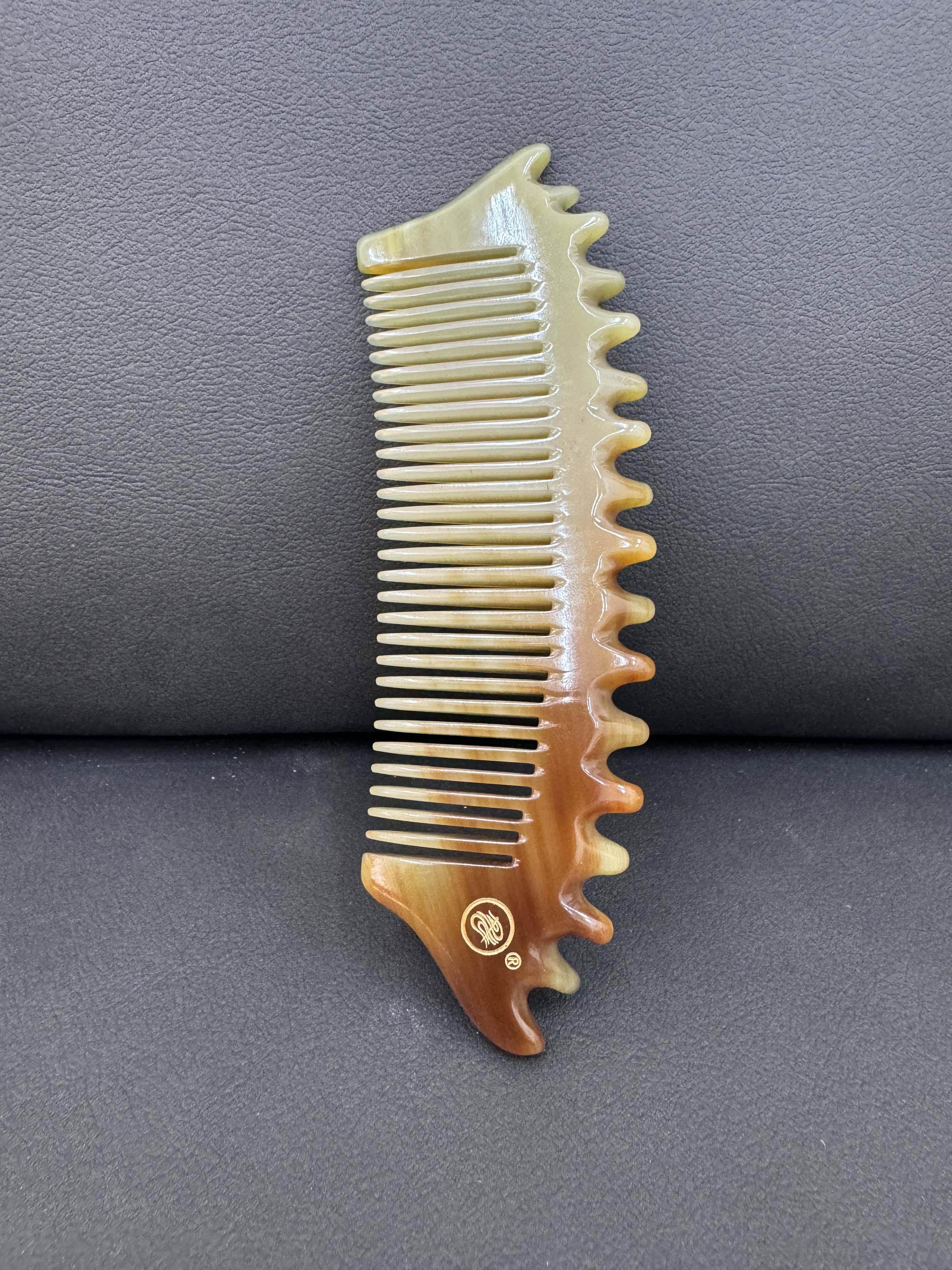 凤凰古城的牛角梳首选麻长顺