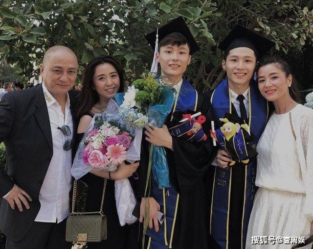 向华强喝到脸红太尽兴 汤镇业女儿大婚 苗侨伟刘嘉玲到场祝贺