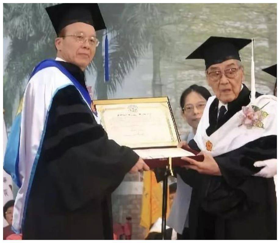 孔子77代嫡孙女孔德懋:73岁与"衍圣公"弟弟重逢,104岁