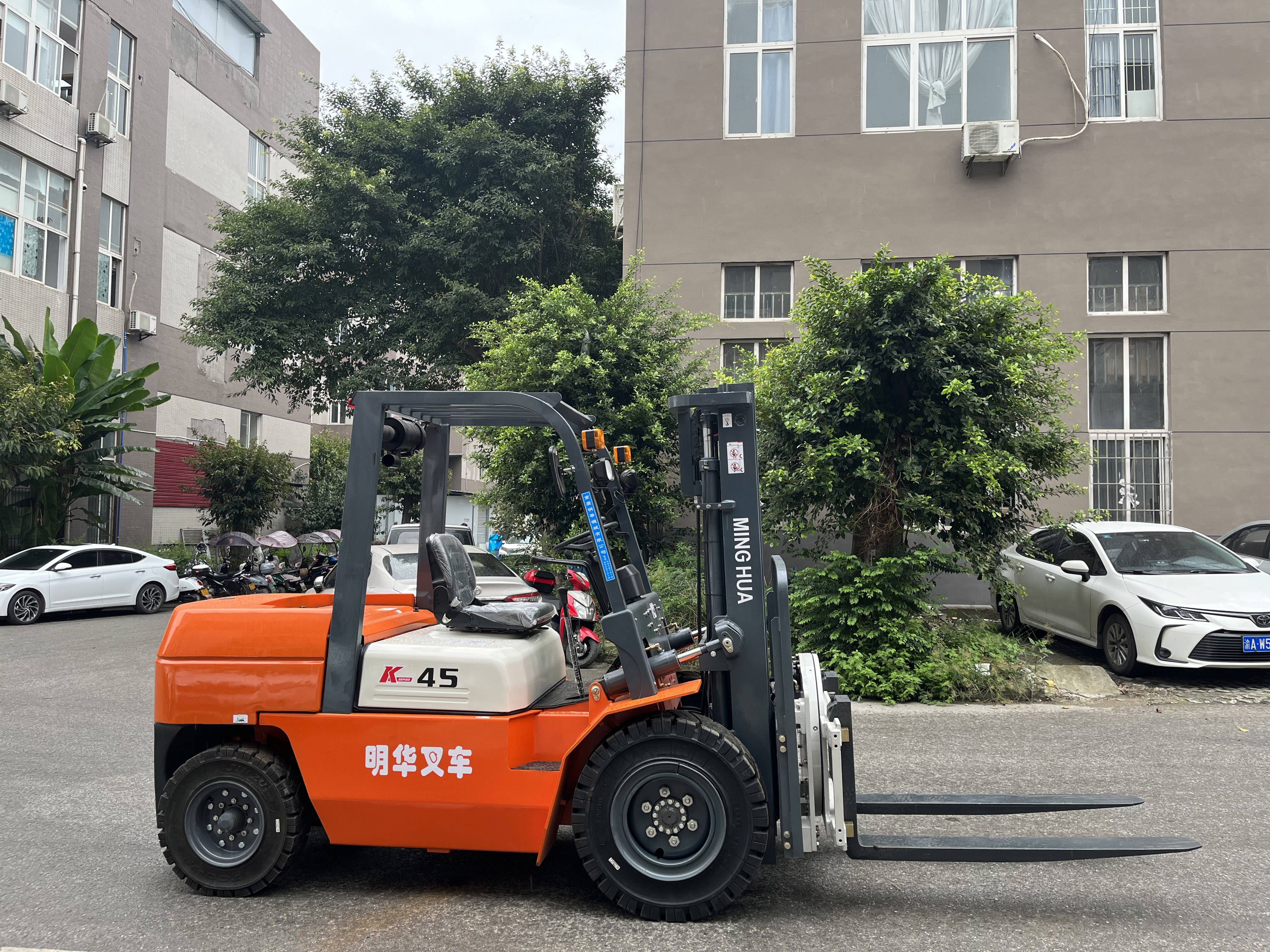 带抱夹柴油叉车:物流仓储的高效搬运与堆垛利器_搜狐汽车_搜狐网