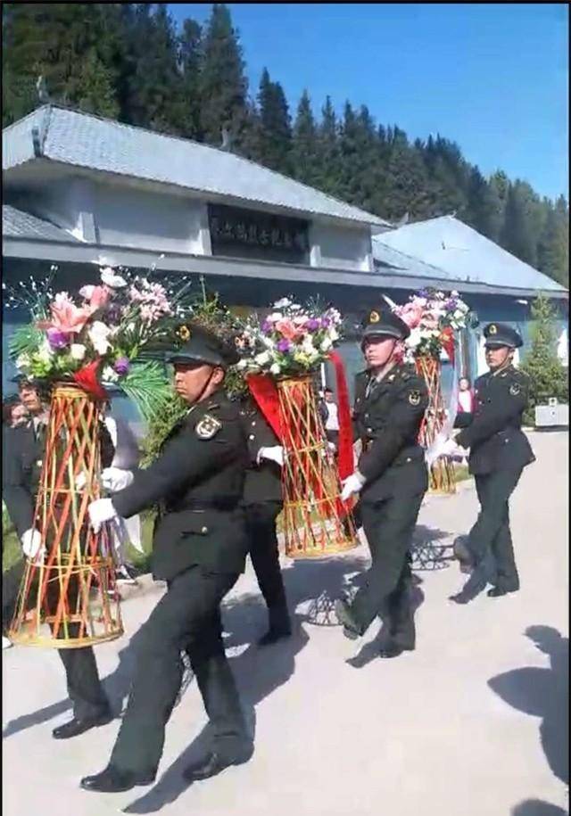 时隔44年,妹妹接牺牲的大哥回家,见到天山守墓人她泣不成声