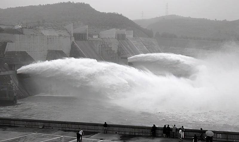 驻马店水库溃坝事件,驻军连发三封特急电报,举枪对空射击预警