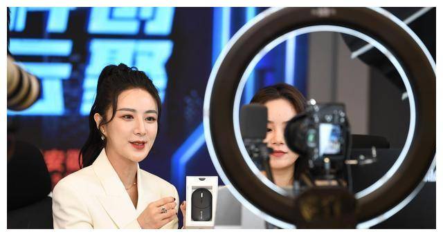 五年豪赚90亿,身价追平"老干妈"的直播一姐薇娅,凭什么逃税?