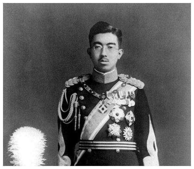1989年,裕仁天皇去世,日本邀请中国参加葬礼,我国回应4个字
