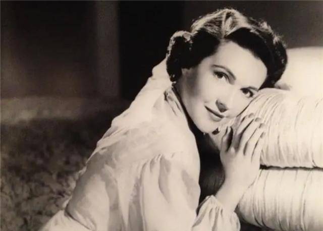 里根夫人南希:从不知名小演员到第一夫人,总统宠了她52年