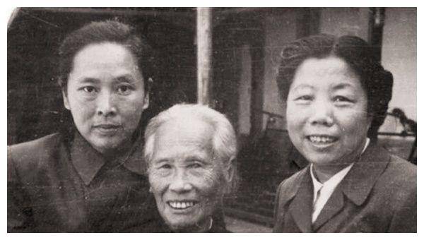 她是曾国藩后人，丈夫是开国元帅，做过正国级领导秘书，儿子少将_曾宪植_叶剑英_革命队伍