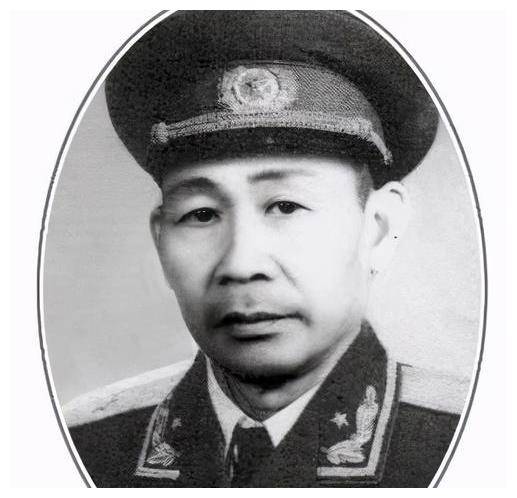 资凤是湖南耒阳人,1895年出生,在我军的开国将军中,资凤的年龄是比较