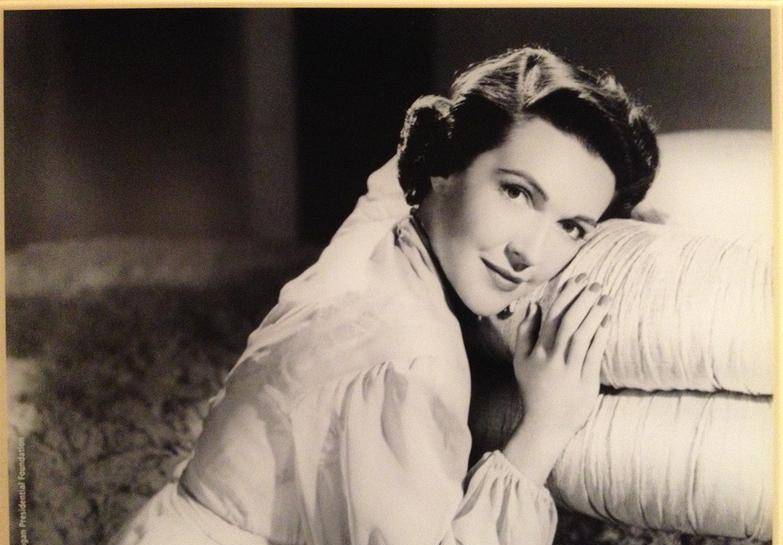 美国的第一夫人都是什么背景?最美的不是希拉里,而是她