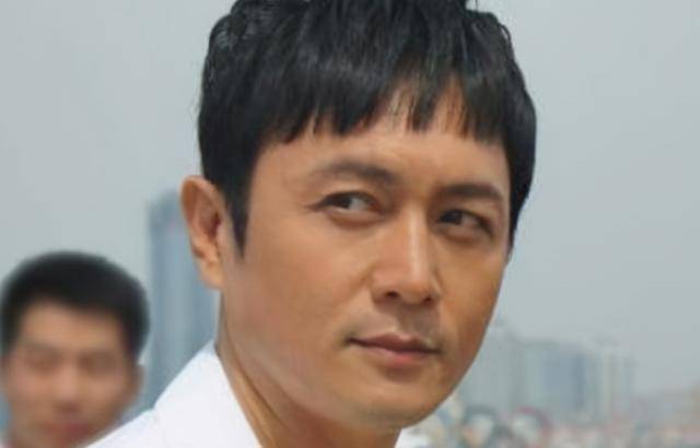 开始,赵擎看着那6个孩子,本想将他们送到孤儿院长大,可赵擎从小享受过