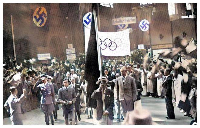 老照片:1936年柏林奥运会上的希特勒,1942年访问印度的蒋介石