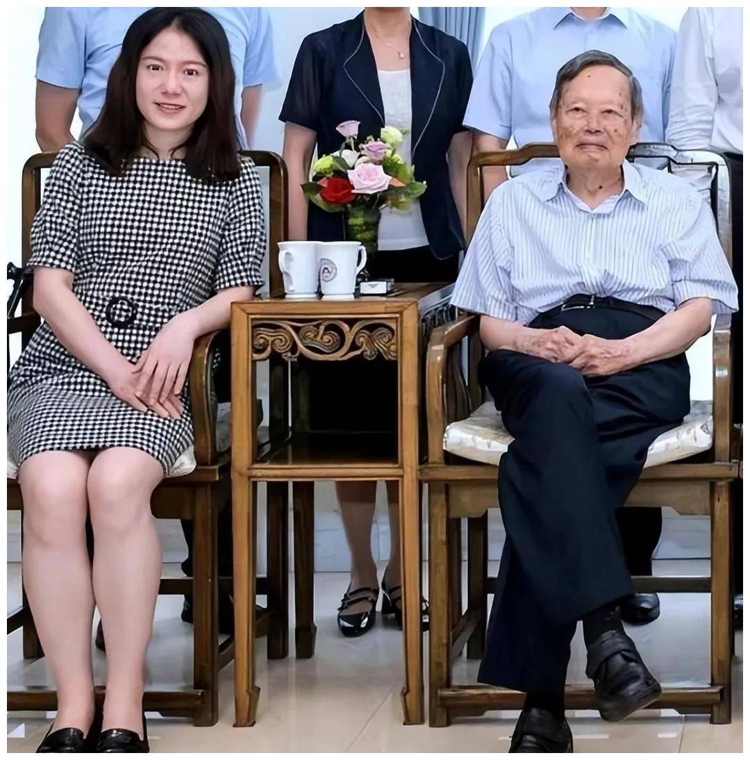 白帆现任妻子朱予生图片