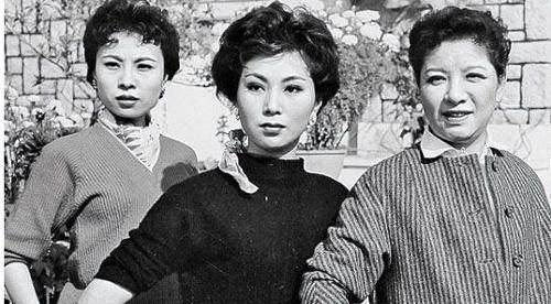 她,一生出演二百部电影,称霸舞台几十年,洪金宝和成龙不敢惹_于占元