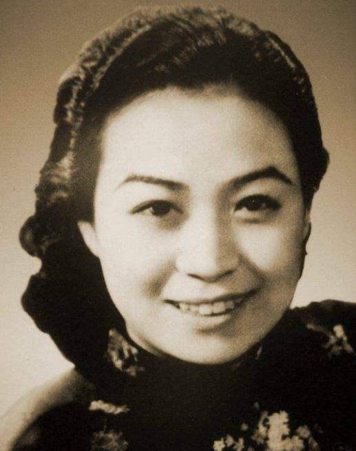 一生浮沉如雨打萍,小白玉霜不忍污蔑吞药自尽,八个字宣判了命运