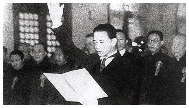 1946年蒋介石下令炸毁汪精卫墓,开棺后尸体未腐烂,口袋有张纸条