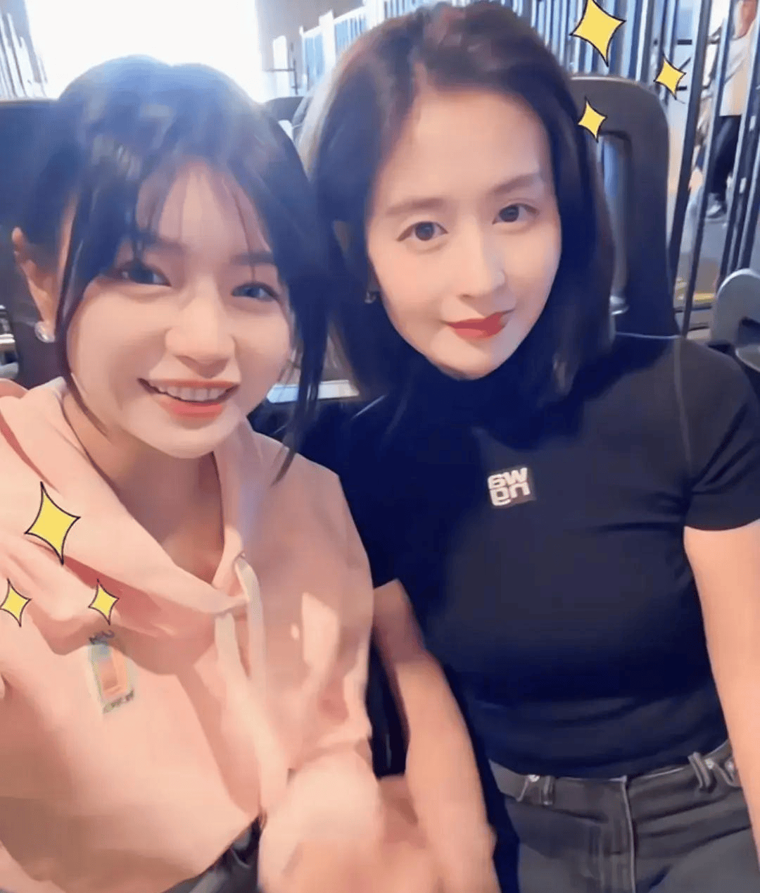 颖儿和闺蜜韩国度假,41岁陈妍希状态回春又美了,儿子背影像陈晓