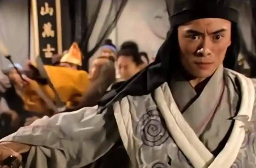 "三千越甲可吞吴"以及"西子捧心"两个典故编出了越女阿青和范蠡的故事