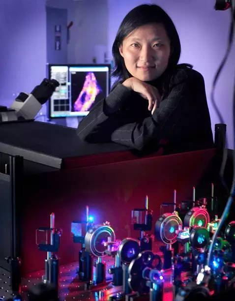 比如,同样是中国科学技术大学少年班走出来的天才学霸女庄小威,曾与