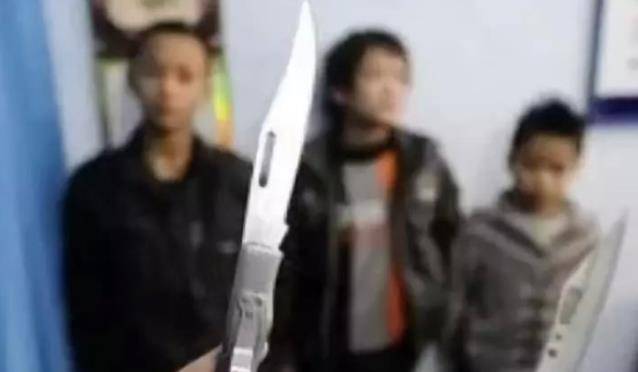 于是常常被拒之门外,一来二去,他们确定了绑架计划,四人首先开始挑选