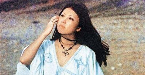 三毛的沙漠生活很有趣,有女人看上她的东西,有女人看上她的丈夫_荷西