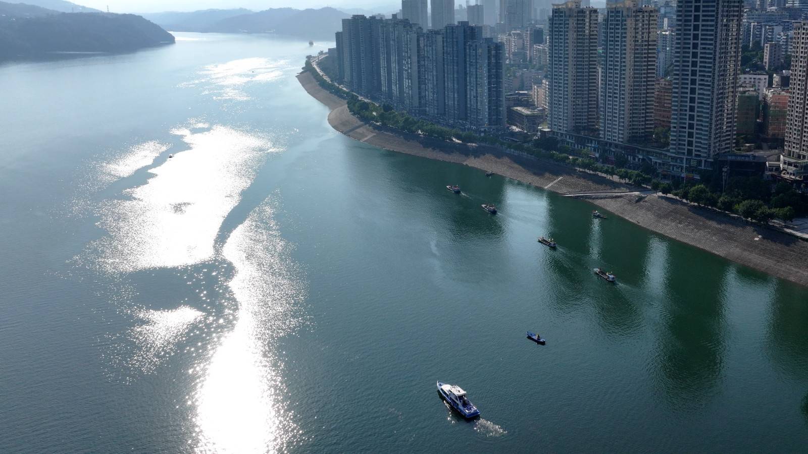 重庆忠县:清漂,保洁结合 江河风光如画