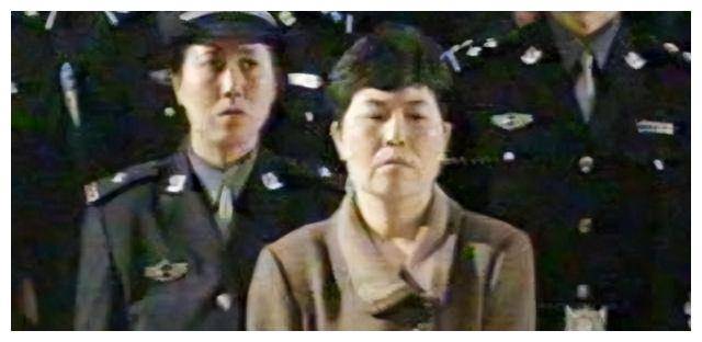 1998年白宝山被判死刑后,他的情人谢宗芬获刑12年,出狱重返新疆