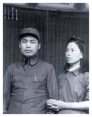 《亮剑》中的原型将军,战场上屡建奇功,却因婚姻变局被降为大校