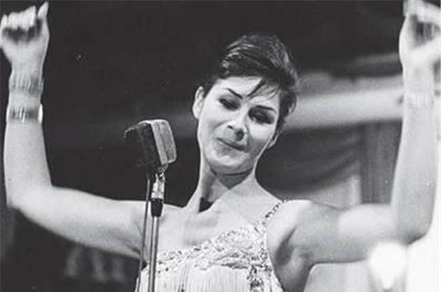 英国最美变性人:法律为她而修改,嫁"异装癖"贵族,一生受歧视