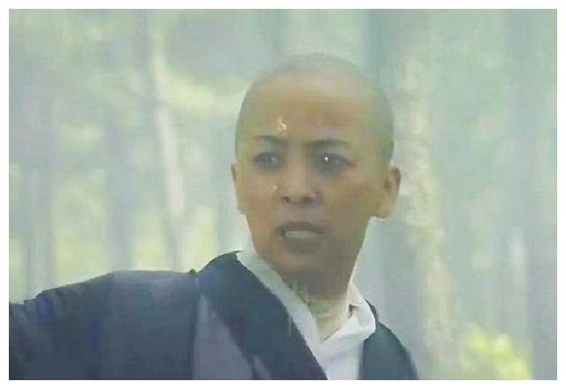 把恒山掌门传给华山派弃徒令狐冲,定闲就不怕岳不群说闲话吗?