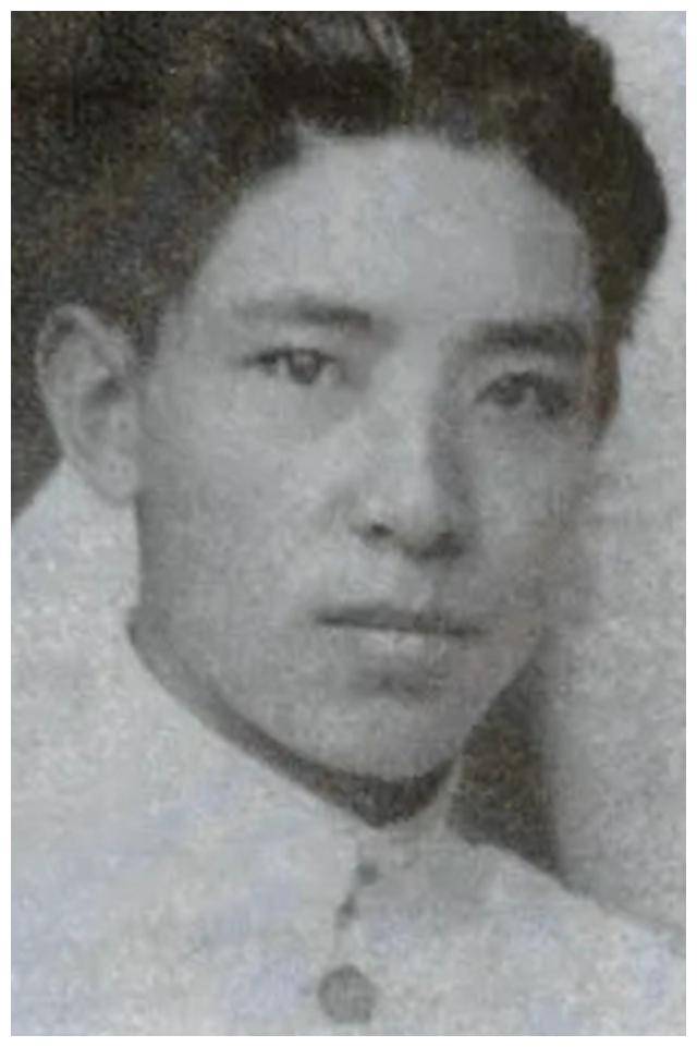 他曾担任贵州省副省长,1956年被免职,晚年致力于平反冤假错案