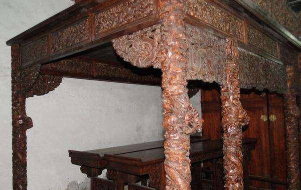 三吨重的清朝"龙床"现身,专家要求上交,收藏者说:给我5个亿_皇帝_价值