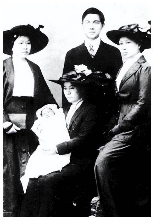 这是汪精卫和施旦最后一次相见,他说:"世间只有你最了解我的痛苦,只有