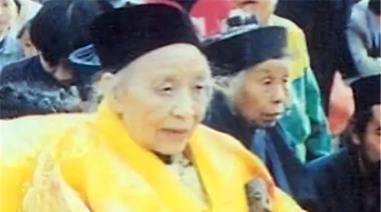 李诚玉作为清心寡欲的修道者,每天都会坚持锻炼.