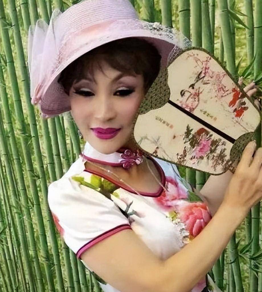 原创她为了美,30年不吃晚饭,就连癌症做手术前也要先化妆_樊丽君_手术