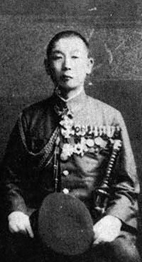 大权,叛乱平息后的当年8月,有末被牵连,"发配"至国外,任驻意大利武官