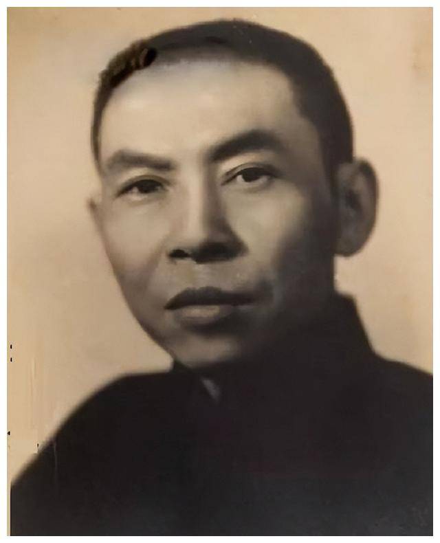 1933年,张学良被毒品困扰去上海,杜月笙只用一招就让其终生戒毒
