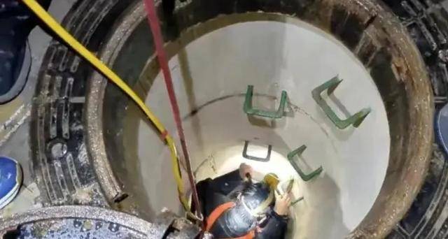 儿子_孩子_水井