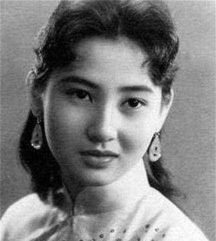 唐继尧与这美人暗渡陈仓,偷偷摸摸觉得不过瘾,还真想正大光明的跟