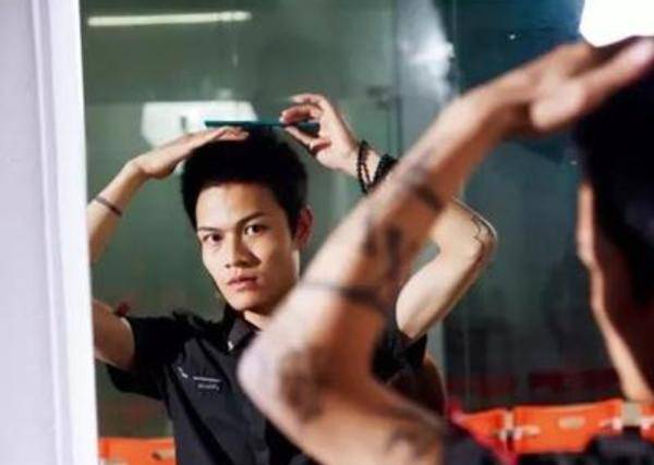 广东小伙罗福兴,11岁创办"杀马特家族",拒绝富婆追求后怎样