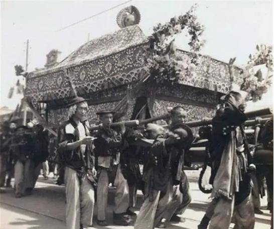 揭秘老北京葬礼上的杠夫,三年不开张,开张吃三年