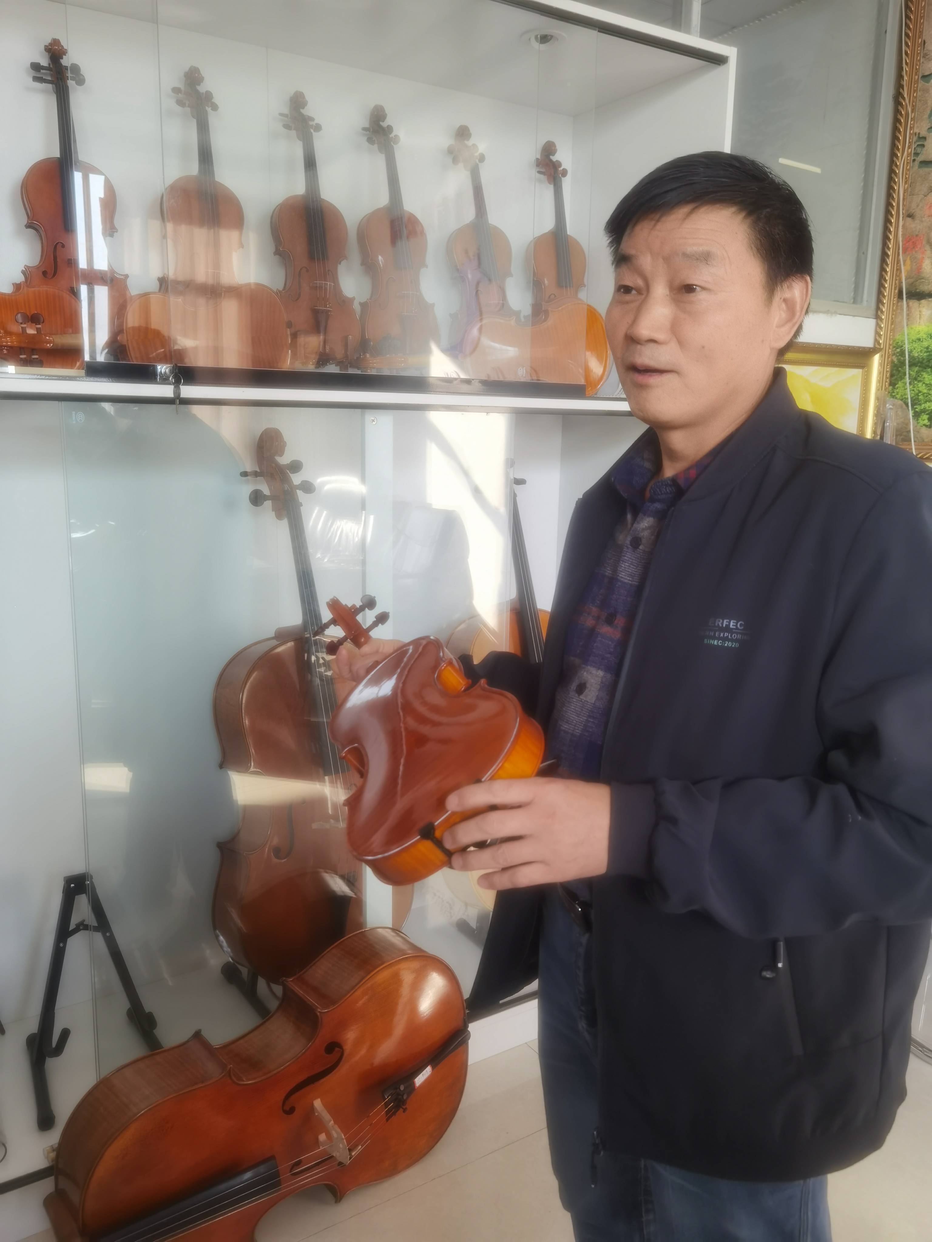 "2024·乡村振兴看河南"网络主题宣传活动之走进确山竹沟村小王庄提琴