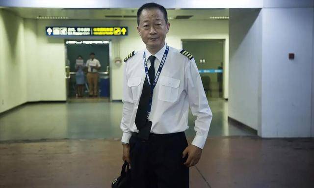 南方航空机长制服图片