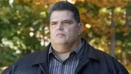 虽然加西亚的体重超过了260斤,但是他却是一个灵活的旁支,甚至从小便